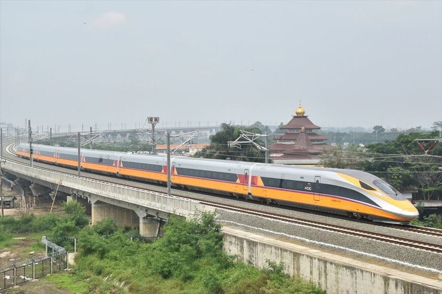 インドネシア高速鉄道試運転