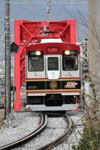 全線再開前日、千曲川橋梁を渡る試運転電車
