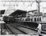 ラッシュの生駒駅=1979年（写真：生駒市オープンデータ）