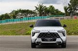 三菱の新型SUV「エクスフォースHEV」（筆者撮影）