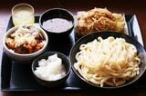 つけ汁うどん、天ぷら、カレーのフルコース（筆者撮影）