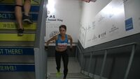 北京で一番高いビル､｢垂直｣レースの結末 高さ330m､2041段を駆け上った900人超