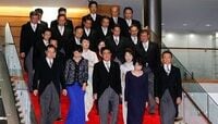 潰し､棚ぼた､リベンジ。安倍内閣改造の暗闘 浮かんだ女性だけでなく、沈んだ女性も