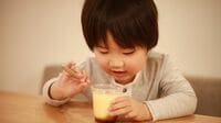 父から｢俺の子ではない｣､出生届は3カ月以上出されず…群ようこが"本当の両親"を探した少女時代