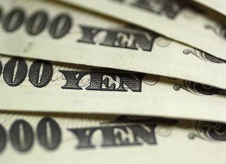 欧州政治不安で円高進行､再び｢最強通貨｣に