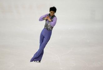 NHK杯男子SPで羽生首位､女子の宮原は3位