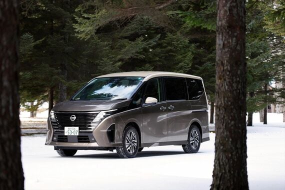 プラットフォームはキャリーオーバーだが、前後のフレームは新設計（写真：日産自動車）