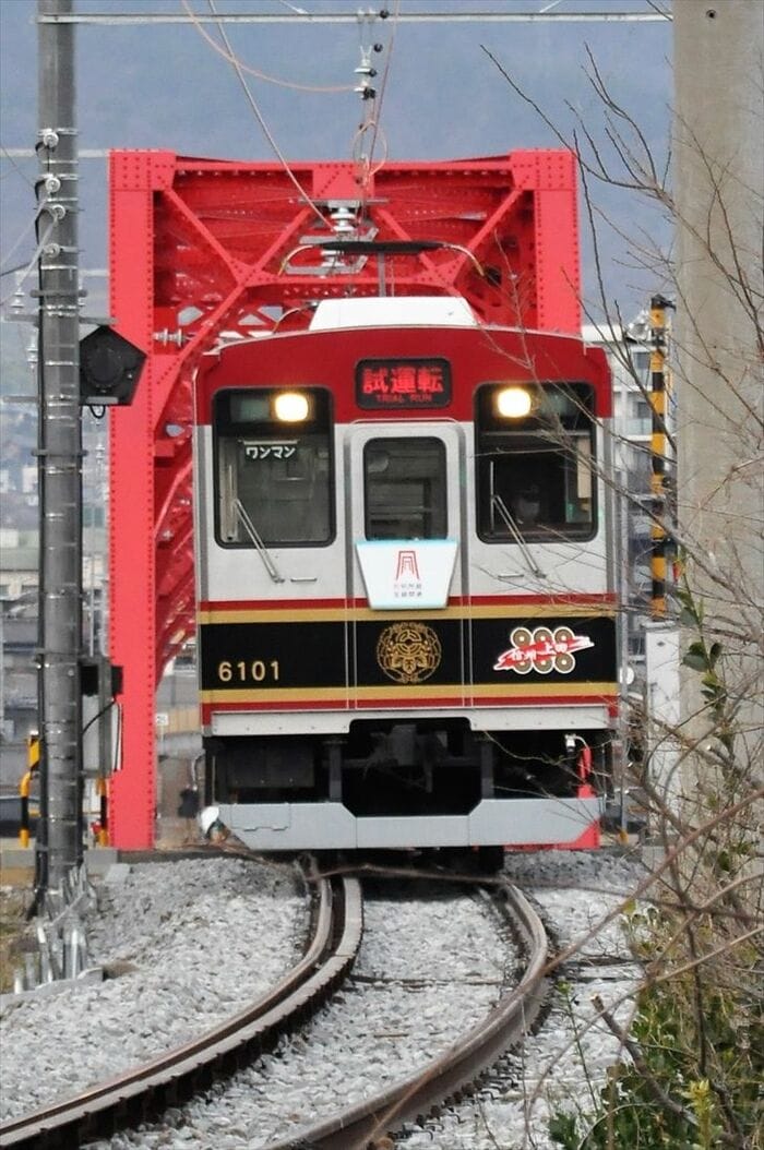 全線再開前日、千曲川橋梁を渡る試運転電車