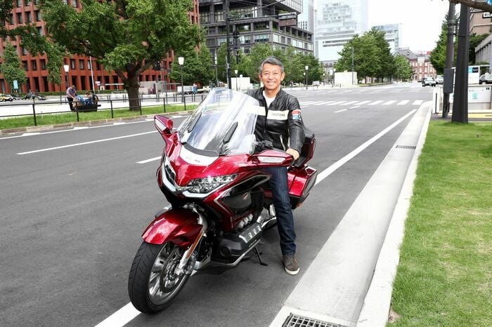 筆者が跨がった様子。足付き性も悪くない