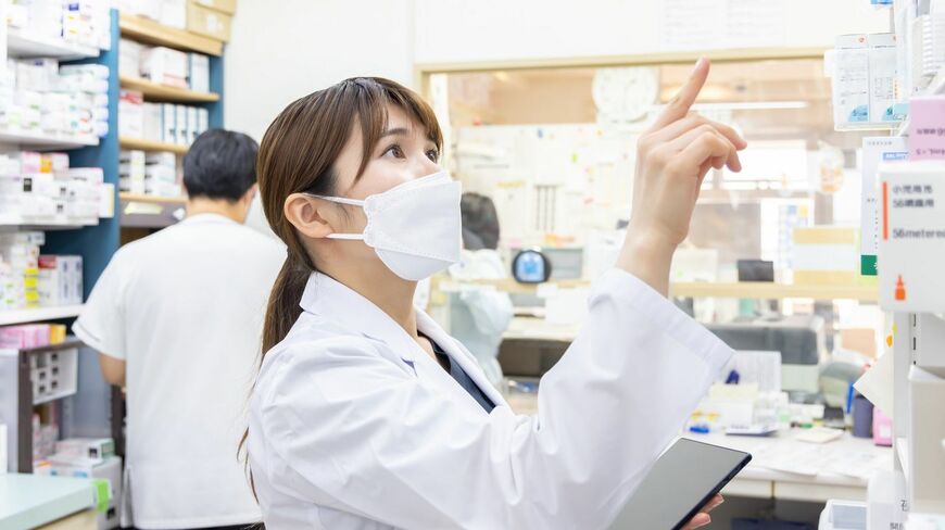 アマゾン薬局の上陸が噂されています。薬剤師の仕事はどうなるのでしょうか（写真： IYO ／PIXTA）