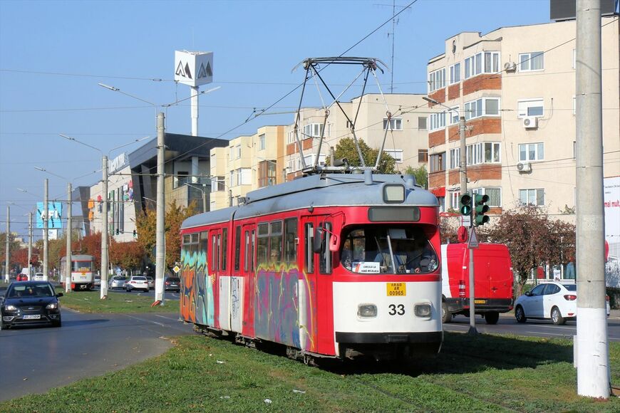 ルーマニアの都市アラドには、ドイツから大量の中古車が入線している。同市を走るデュヴァグ製の車両（撮影：橋爪智之）
