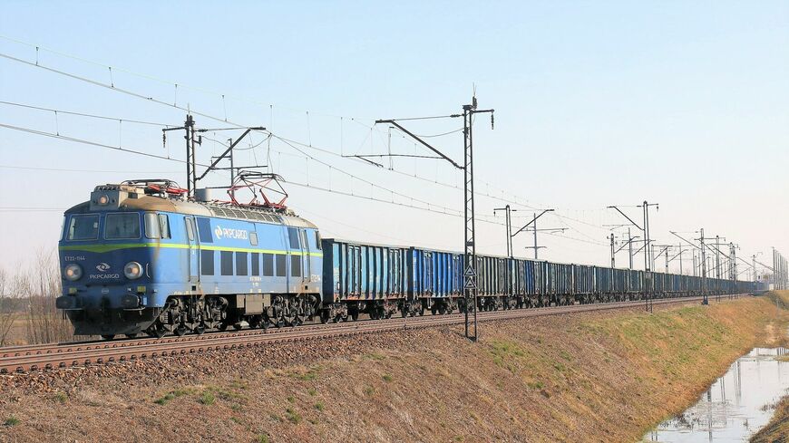 ポーランド・ウクライナ国境の貨物列車