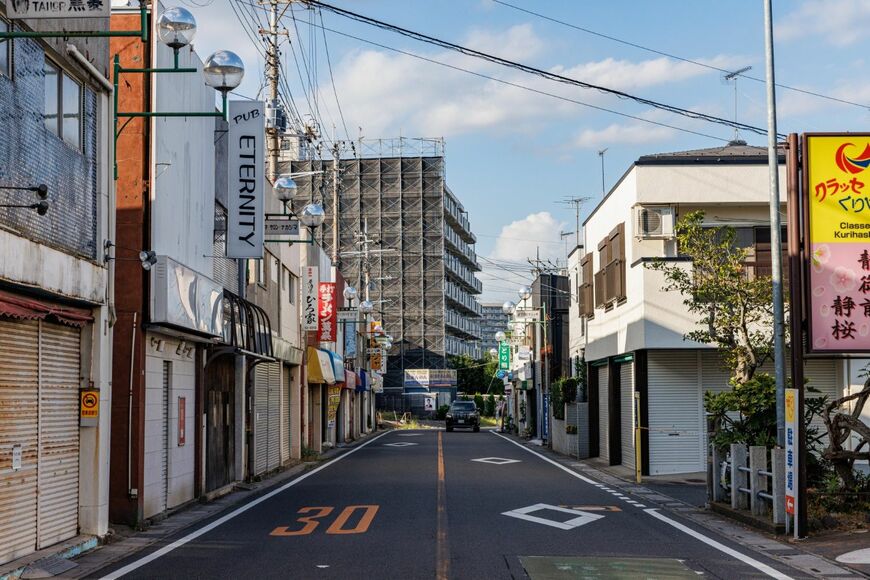 栗橋駅東口の駅前商店街。ここから20分ほど利根川に向かって歩くと、旧栗橋宿の町並みだ（撮影：鼠入昌史）