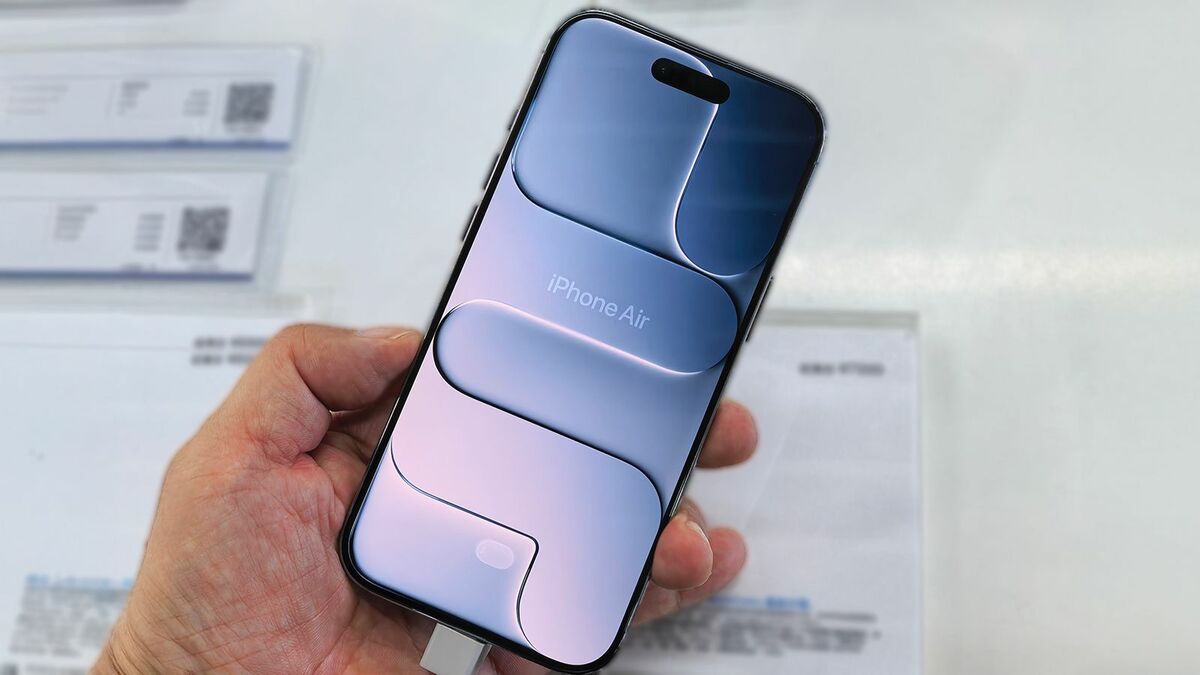 アップルのiPhone Air､なぜ販売低迷？ 薄型スマホが伸び悩む背景と