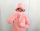 口元付近までジッパーを上げるとこんな感じ（筆者撮影）