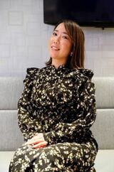 吉田早織（よしださおり）／「BAR BRIDGE」ママ 2019年11月にスナック激戦地である東京・新橋に「BAR BRIDGE」をオープン。クラウドファウンディングやライブ配信営業でコロナ禍を乗り越え、新橋トップクラスの人気店へ押し上げた（写真：筆者撮影）