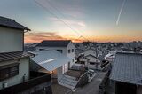 夕暮れのがんばり坂の家