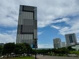 「アーバンドック ららぽーと豊洲」付近から見える「ブランズタワー豊洲」（筆者撮影）