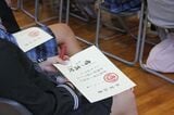 ラストでは卒業証書も授与される（筆者撮影）
