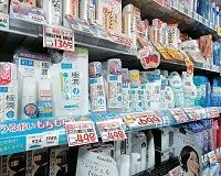 格安品台頭で急変する化粧品市場、岐路に立つ大手各社の高付加価値戦略
