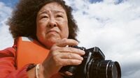 黒人兵と沖縄の女性たちの｢愛を写した｣写真家 映画『オキナワより愛を込めて』