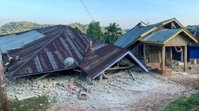 インドネシアでM7.7の地震が発生､多数の建物が損壊し少なくとも53人が死亡…震源はフロレス島沖