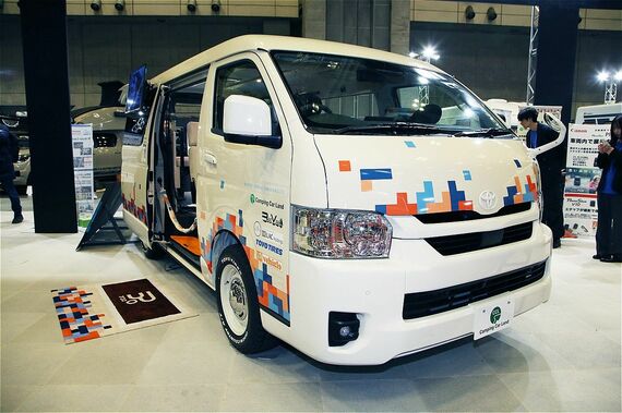 ジャパンキャンピングカーショー2024に展示された新型キャンピングカー「アコロ」