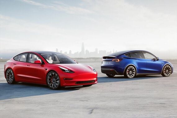 テスラは当初よりオンラインのみで販売する（写真：Tesla, Inc. ）