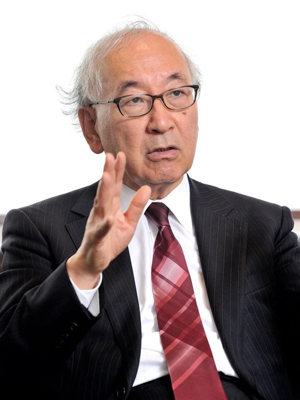 田中 直毅（たなか・なおき）/評論家。1945年生まれ。東京大学法学部卒業。東大大学院経済学研究科修士課程修了。国民経済研究協会を経て、84年から本格的に評論活動を始め、現在に至る。97年21世紀政策研究所理事長。2007年から現職。著書に『最後の十年日本経済の構想』『「反日」を超えるアジア 北京の目、ソウルの目』など