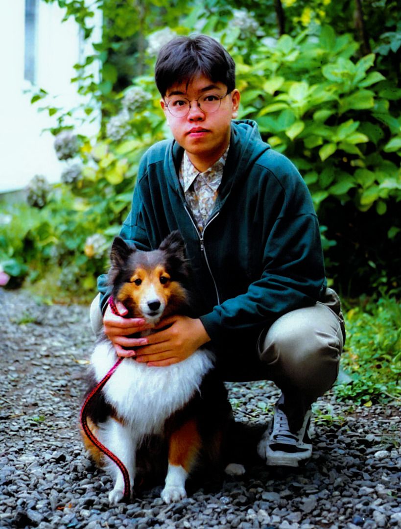 高校時代の松井さん、愛犬と共に（写真：松井さん提供）