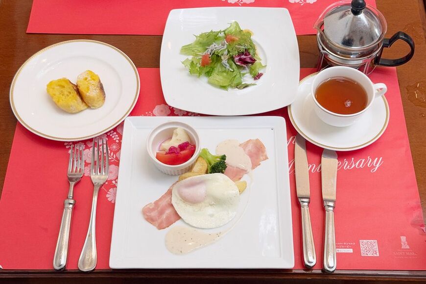 1000円チョイで食べられる、ベーカリーレストラン サンマルクのモーニングは焼きたてパンが食べ放題（筆者撮影）