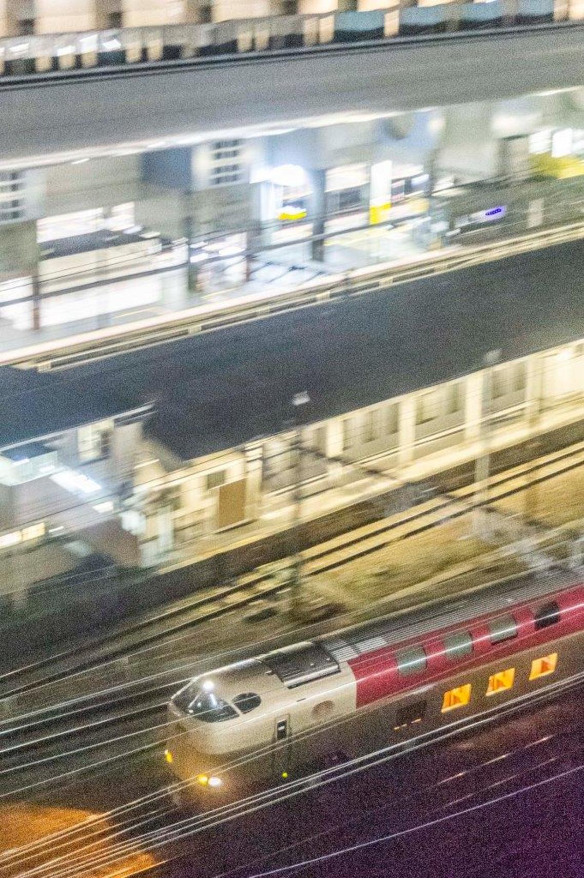 「都シティ 近鉄京都駅」から見える特急「サンライズ」