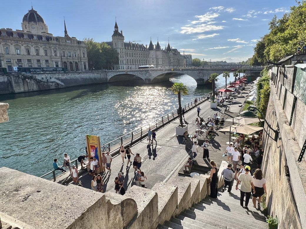 セーヌ川の川辺