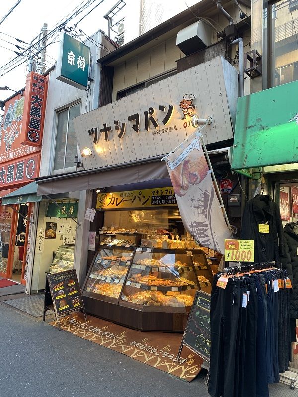 駅前は賑やかな商店街（写真：筆者撮影）