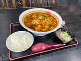 元祖辛麺レギュラーサイズ5辛の韓国麺、ミニなんこつセットで1480円（税込）（筆者撮影）