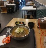 ランチで食べた冷麺（著者撮影）