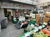 新大久保には写真のようなエスニック食材店が至るところにある（筆者撮影）