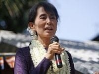 アジア繁栄のために女性に“力”を与えよ--ヴィシャカ・デサイ　アジアソサエティ理事長、リー・クアンユー公共政策大学院副学長　アストリッド・トゥミネス