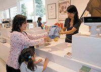 難民向けのインターンを開始　ユニクロが支援活動に励む理由