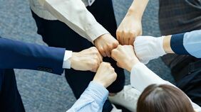 ｢俺が頑張る｣上司は三流？｢話題のプロデューサー｣が人を動かすために"最初に捨てたもの"