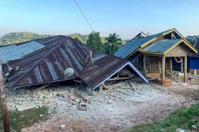 インドネシアでM7.7の地震が発生､多数の建物が損壊し少なくとも53人が死亡…震源はフロレス島沖