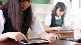 GIGAスクールの端末活用に｢4次元の格差｣､学校間の違いは"管理職"が原因→格差を埋めるカギを握るのは？