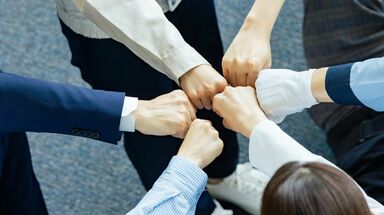 ｢俺が頑張る｣上司は三流？｢話題のプロデューサー｣が人を動かすために"最初に捨てたもの"