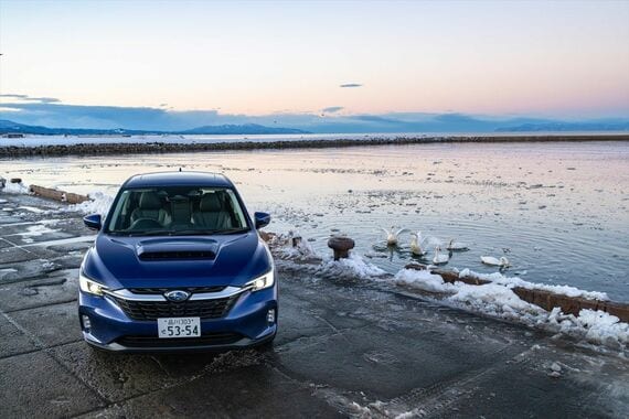 広大な美しい景色は、ゆったりとしたツーリングに適した「レイバック」によく似合う（写真：SUBARU）