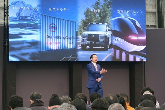 BYDの戦略や取り組みを話すビーワイディージャパン代表取締役社長の劉学亮氏（筆者撮影）