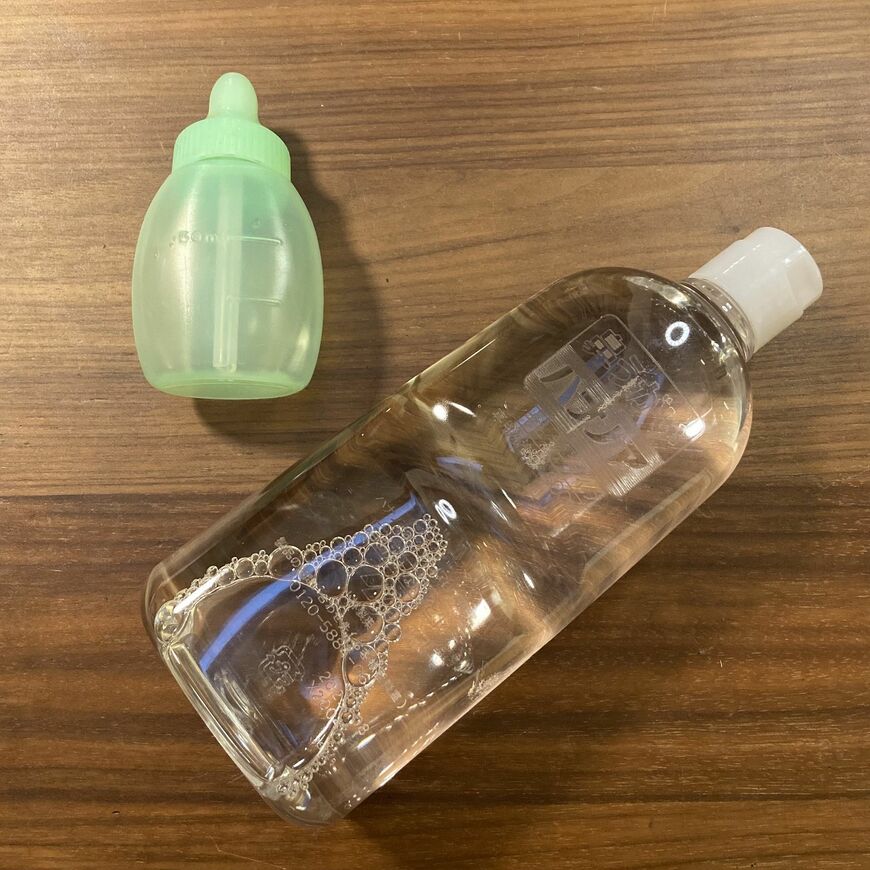 息子が治療のために使っていた鼻うがいのキット。薬局で購入できます。このキットのおかげで子どもでも鼻うがいは楽にできました（写真:筆者提供）