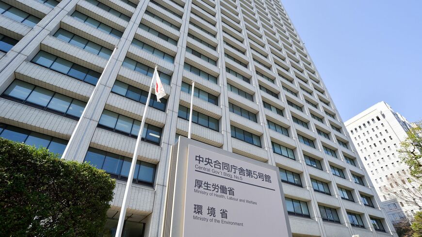 今回、新型コロナ治療薬ゾコーバを「緊急承認」した厚生労働省にも取材。その答えは――（写真：千和 ／PIXTA）