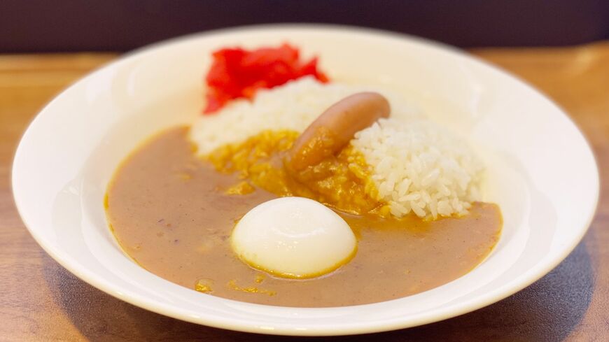curry shop C&Cの朝カレーはワンコイン。でも、働く我々の背中を、そっと押してくれるメニューなんです（筆者撮影）