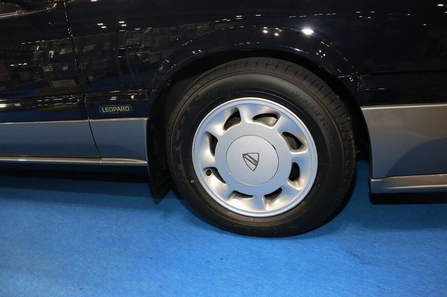 カーショップフレンドが展示していた日産「レパード」（写真：筆者撮影）