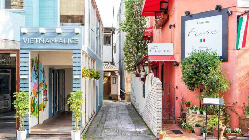 東京都のランキングは新宿区の神楽坂周辺が圧倒的な存在感を示した（写真：K@zuTa／PIXTA）